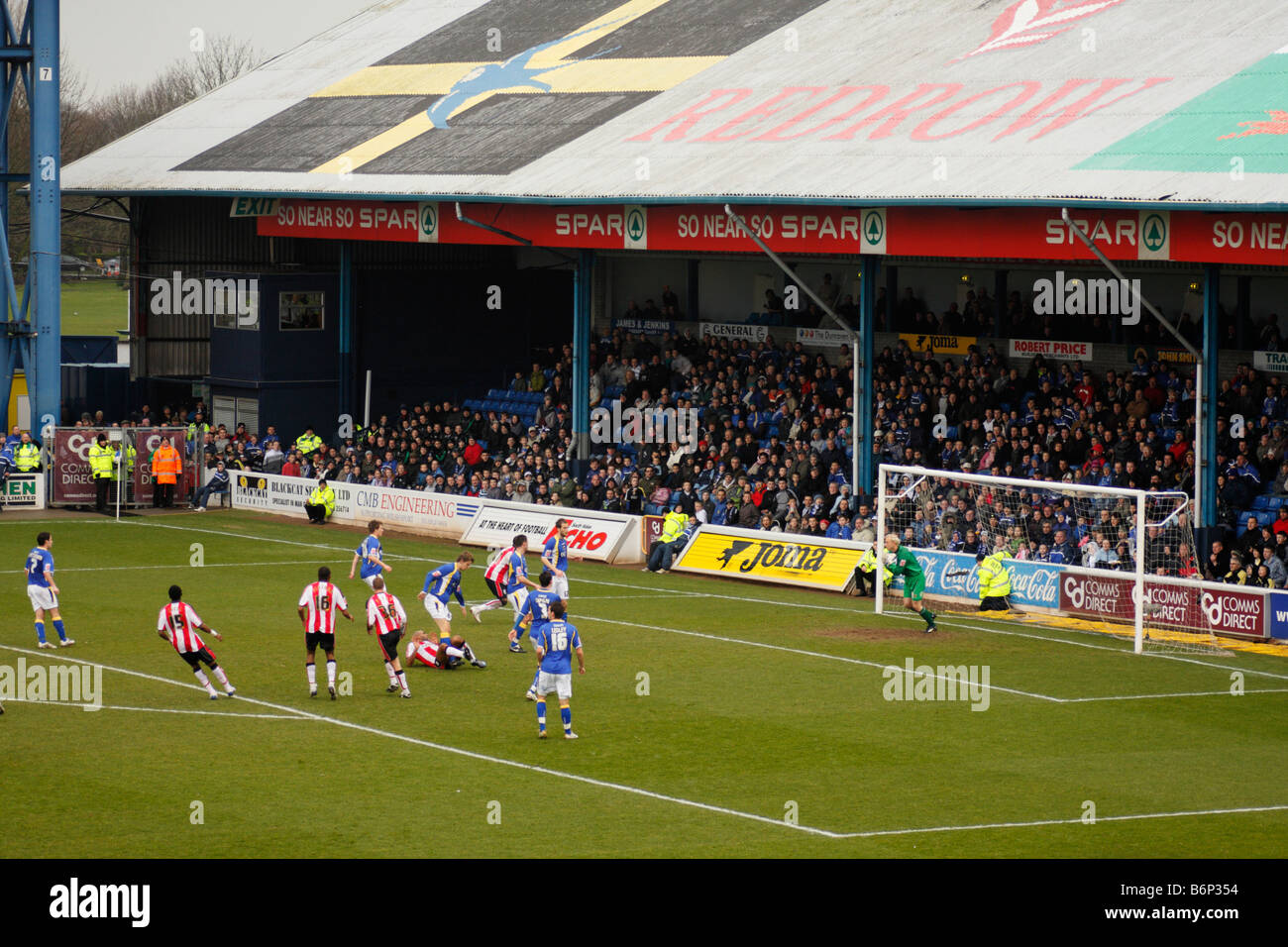 Fans at ninian park hi-res stock photography and images - Alamy