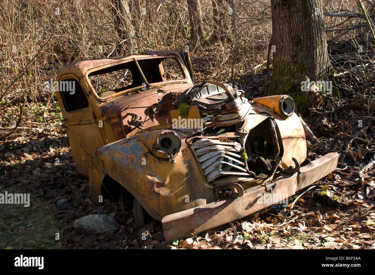 Abandoned Classic truck Stock Photo - Alamy