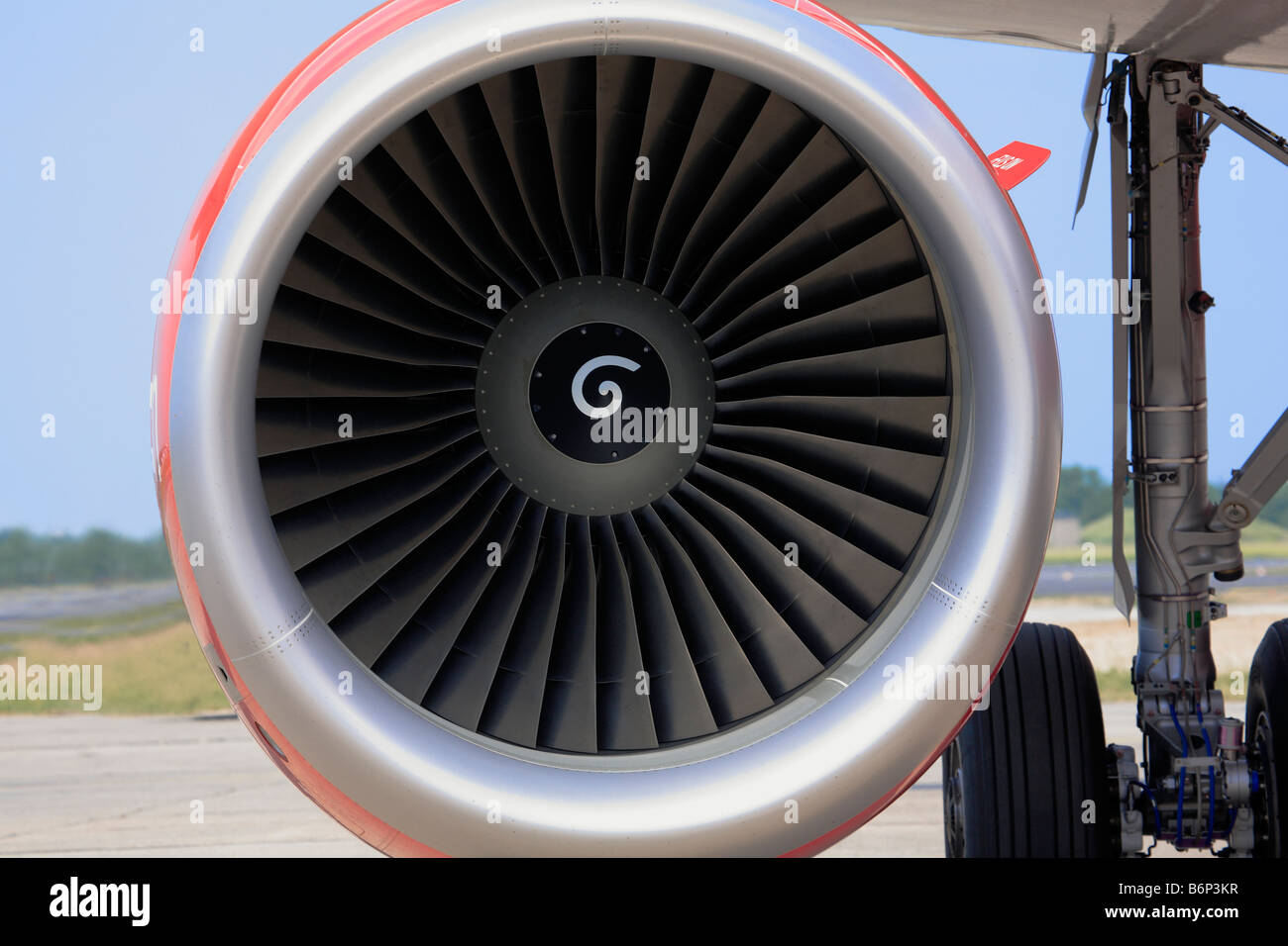 Turbofan jet engine close up hi-res stock photography and images - Alamy