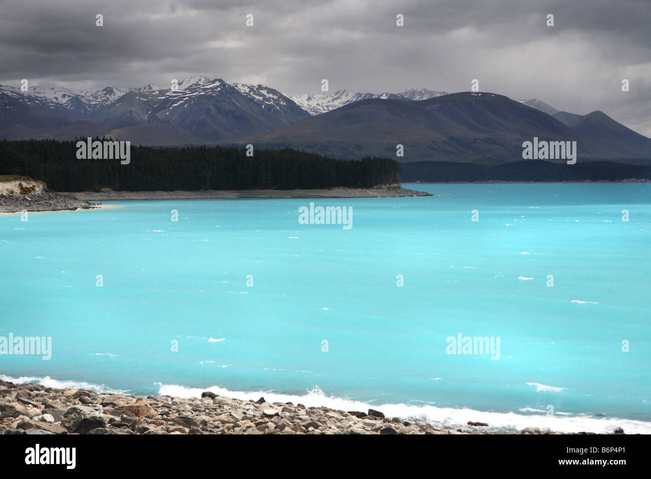 Dramatic Lake Pukaki in New Zealands South Island Stock Photo - Alamy
