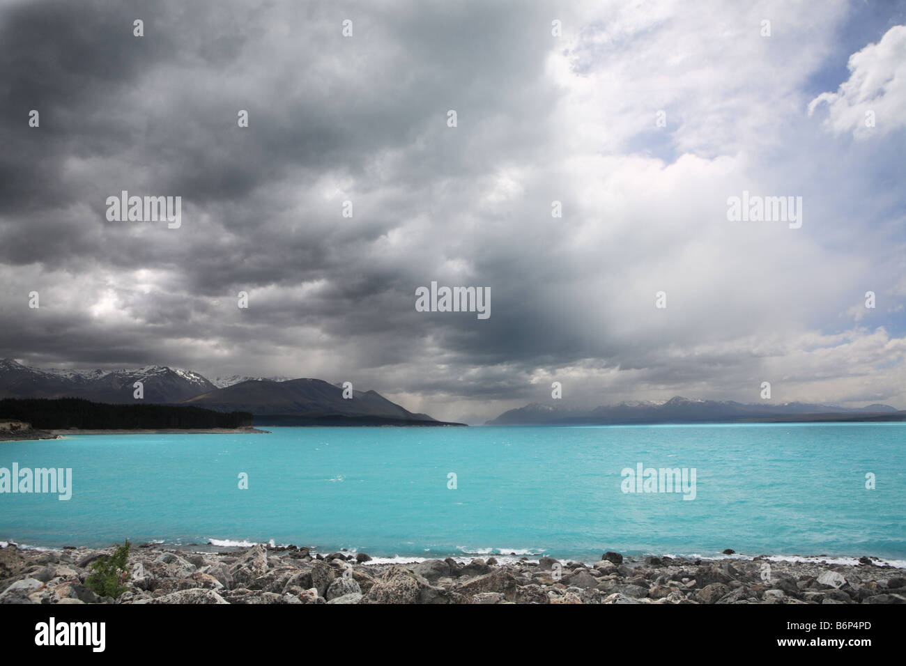Dramatic Lake Pukaki in New Zealands South Island Stock Photo - Alamy