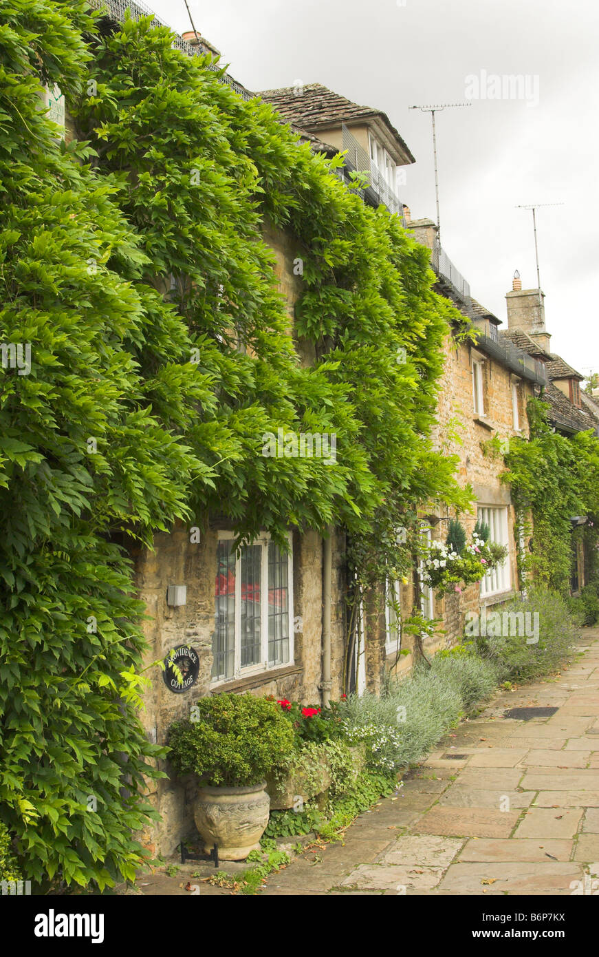 Cottages in the picturesque Cotswold village of Burford in north Oxfordshire. Stock Photo