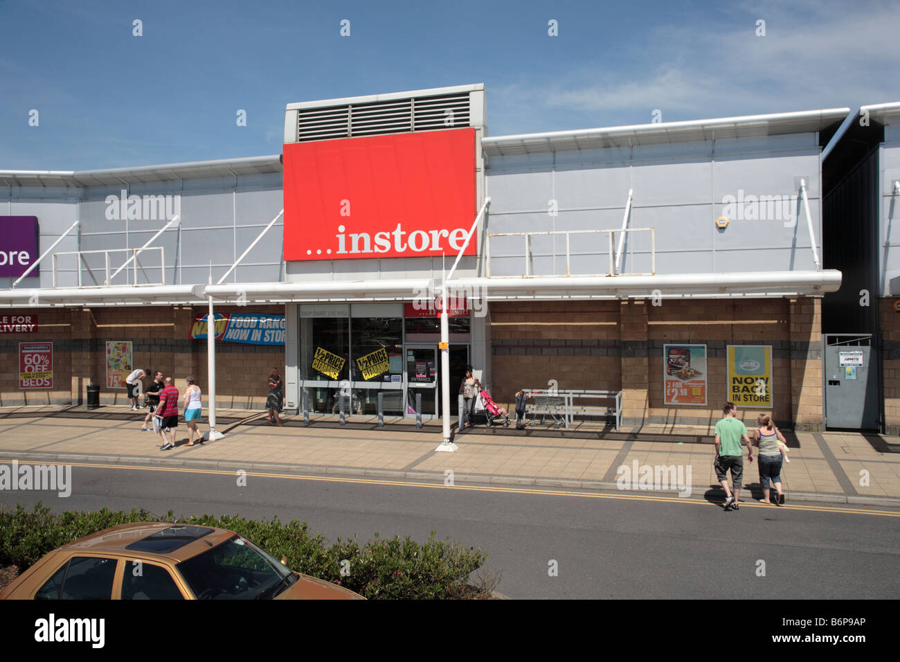 Instore retail store, Robin Retail Park, Wigan - Part of the Poundstretcher group. Stock Photo