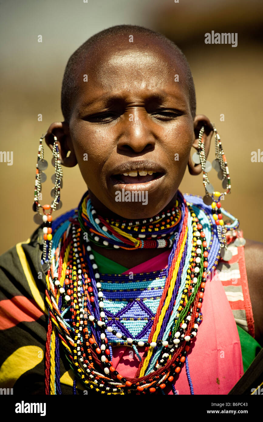Maasai traditional dress hi-res stock photography and images - Alamy