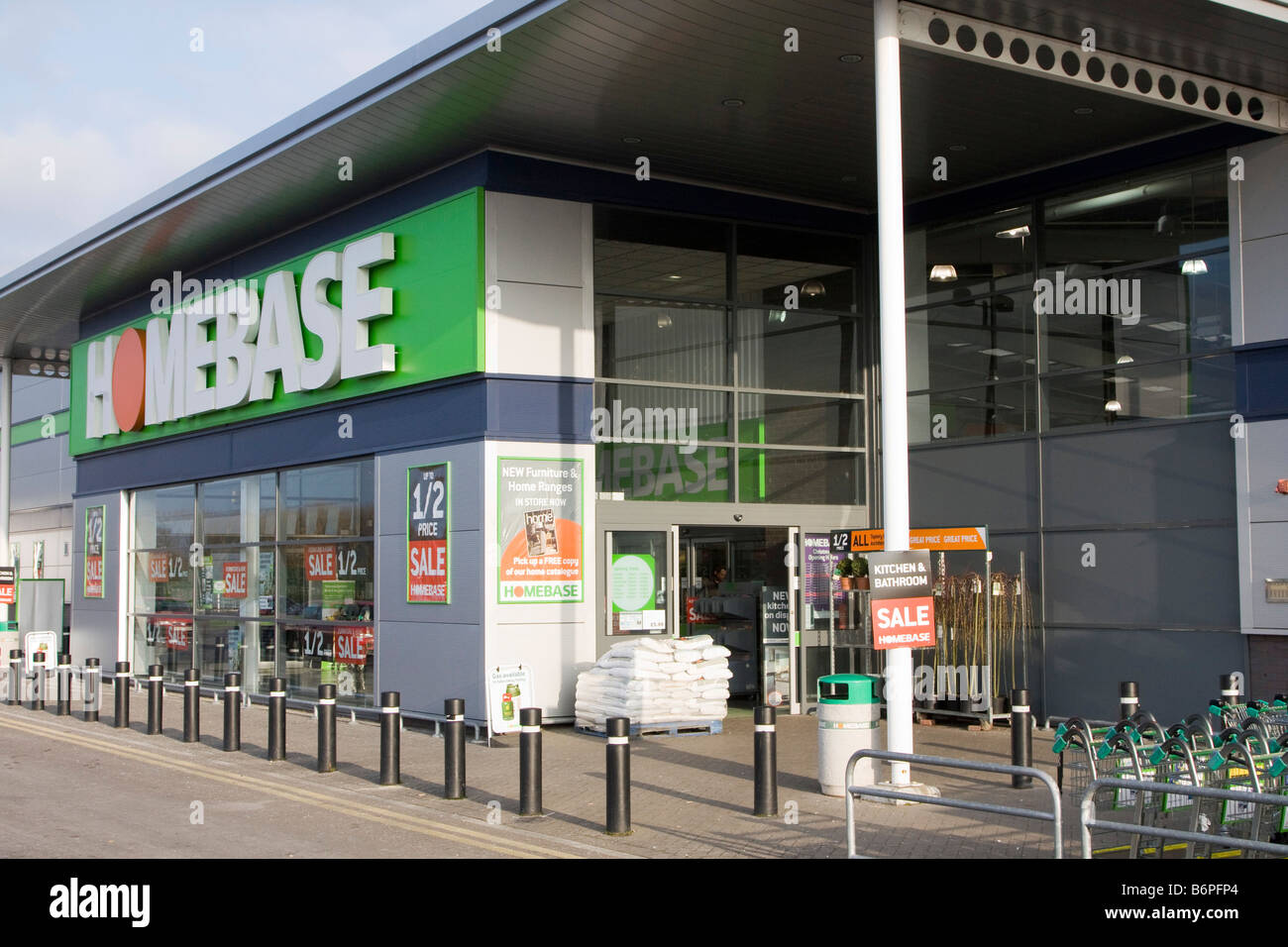 typical store homebase diy exterior entrance england uk gb Stock Photo