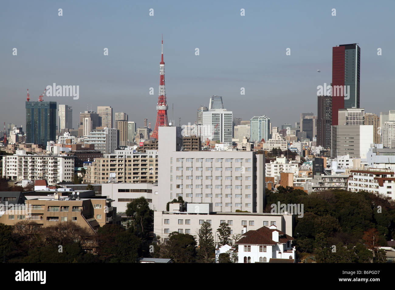 A city view of the Tokyo skyline including Tokyo Tower Stock Photo