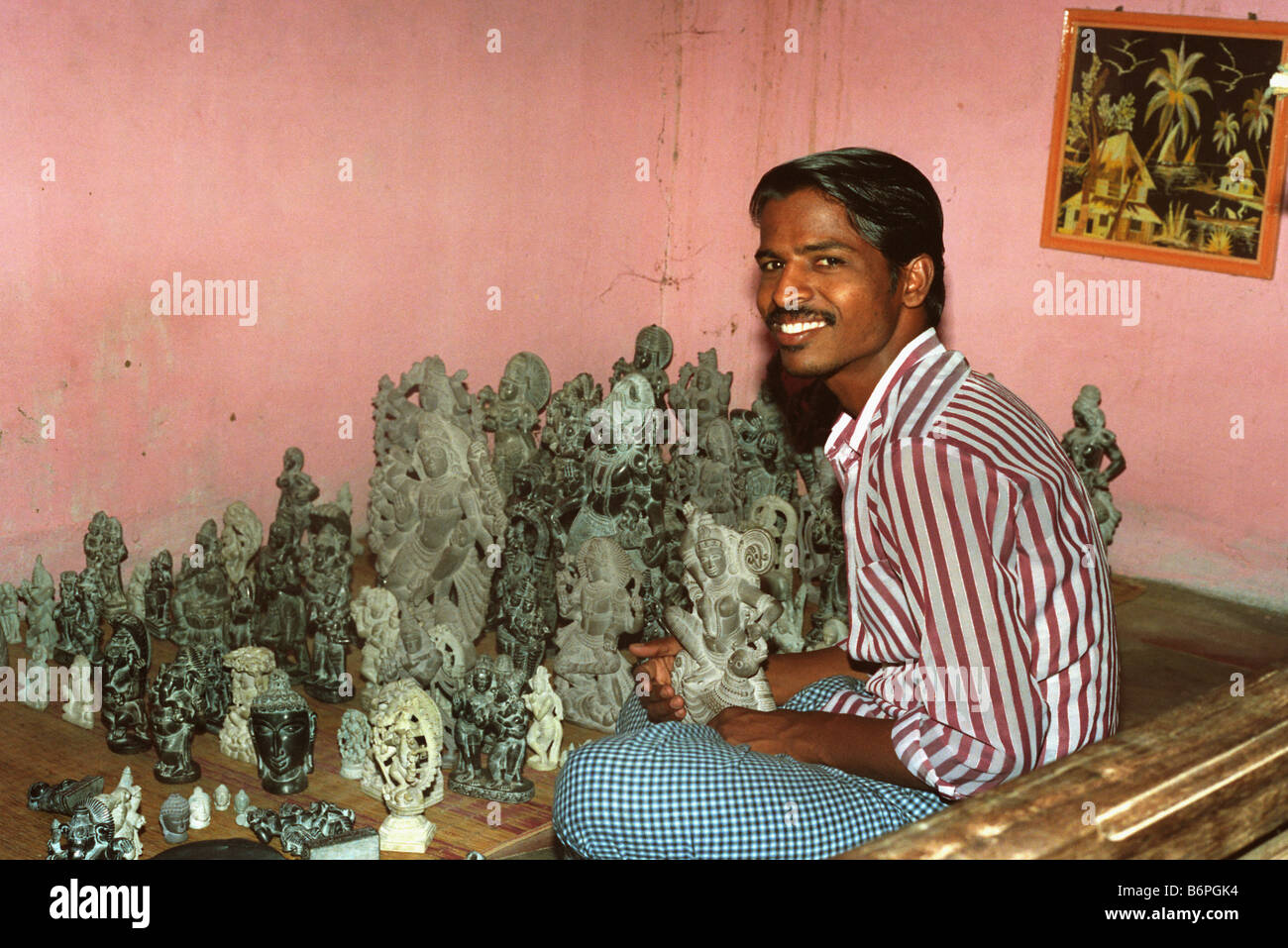 Shop selling buddha statues hires stock photography and images Alamy