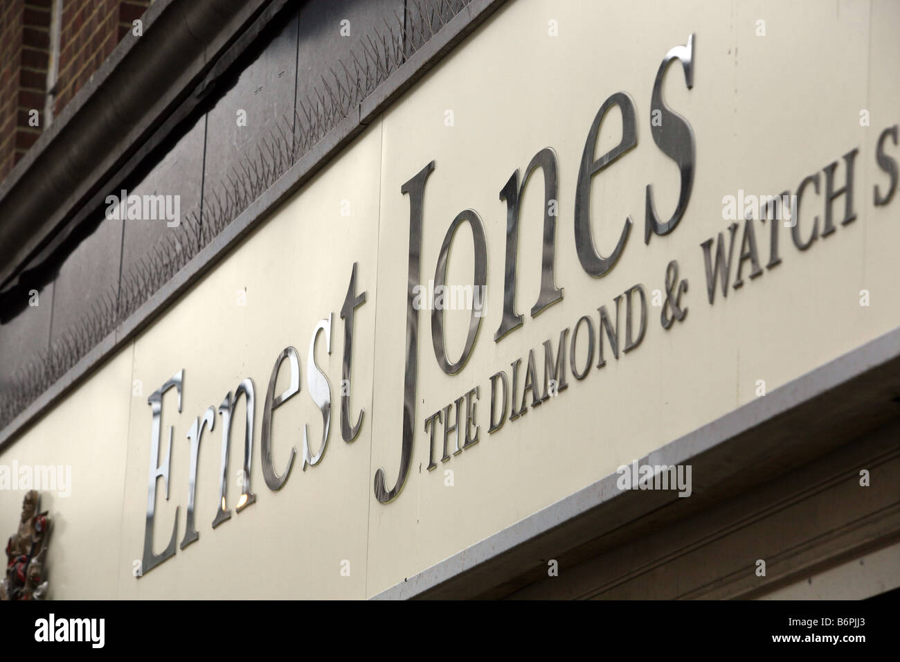 Ernest Jones store in Moorgate London Stock Photo
