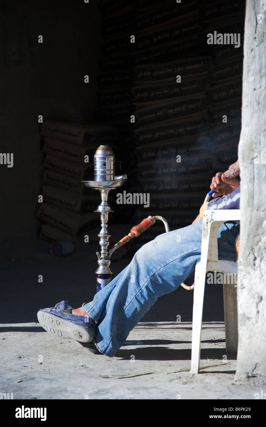 smoking water pipe Stock Photo Alamy