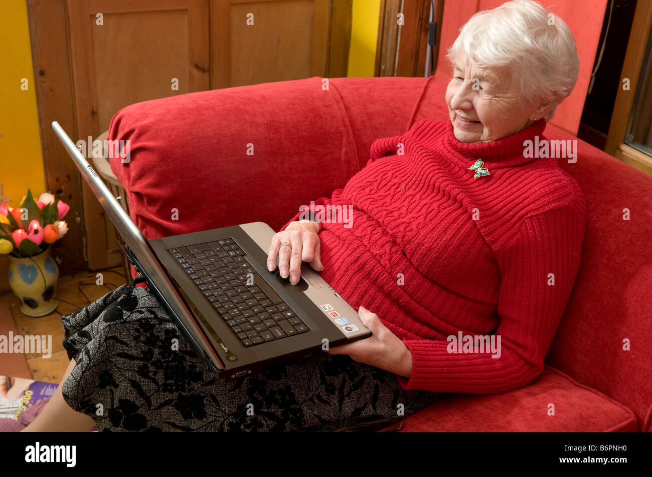 80 year old woman hi-res stock photography and images - Alamy