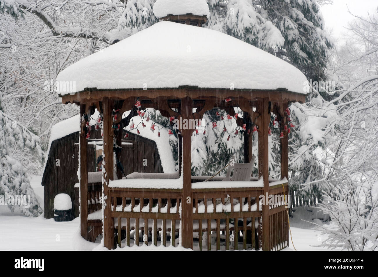 Snow storm gazebo hi-res stock photography and images - Alamy