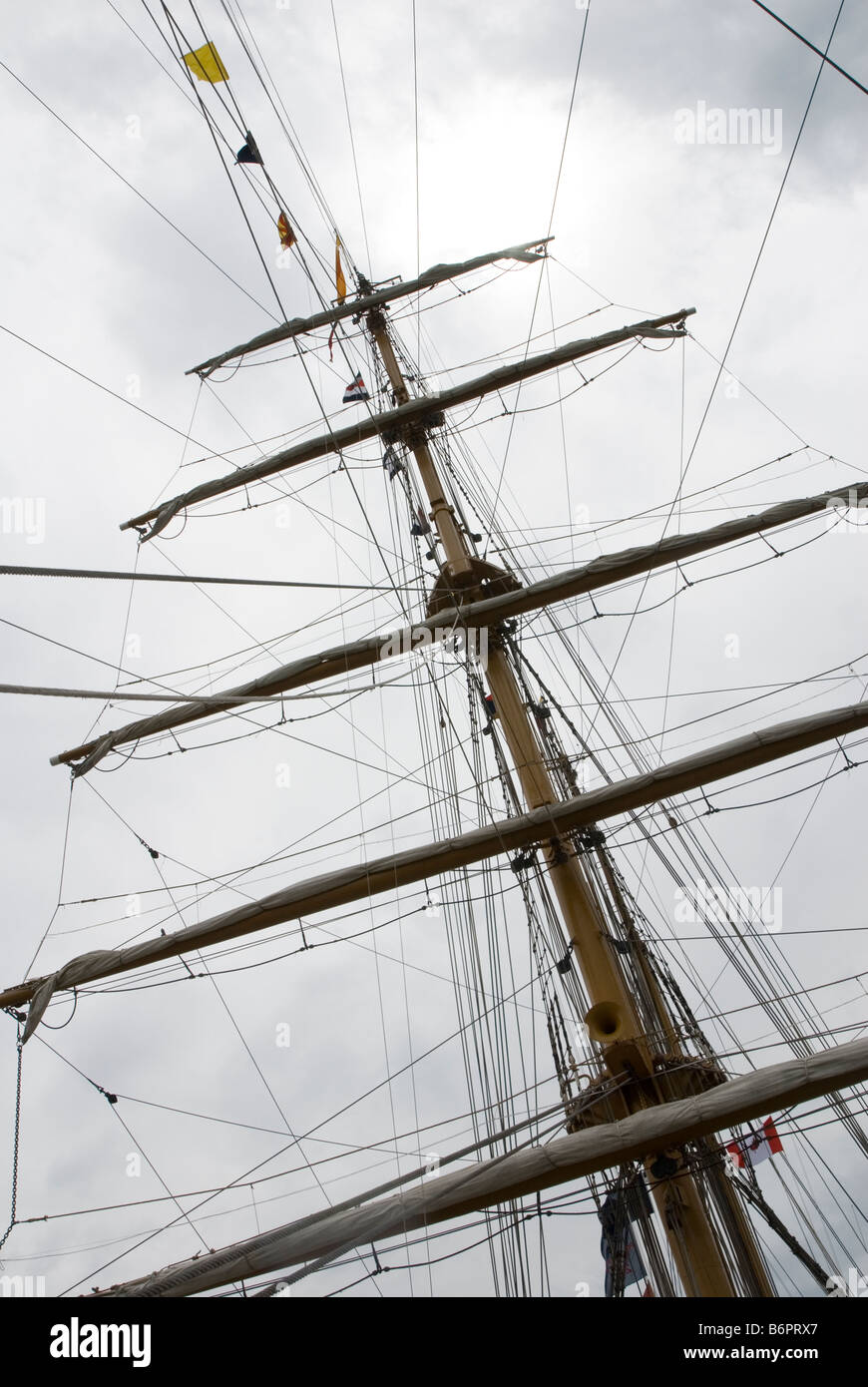 Looking up at mast of very tall ship Stock Photo - Alamy