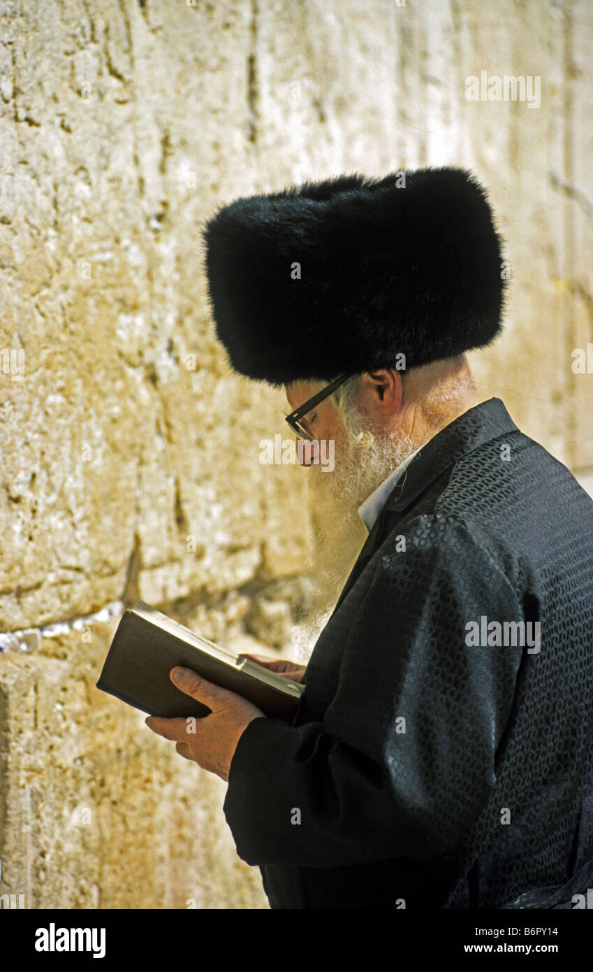 Fur hat jewish hi-res stock photography and images - Page 3 - Alamy