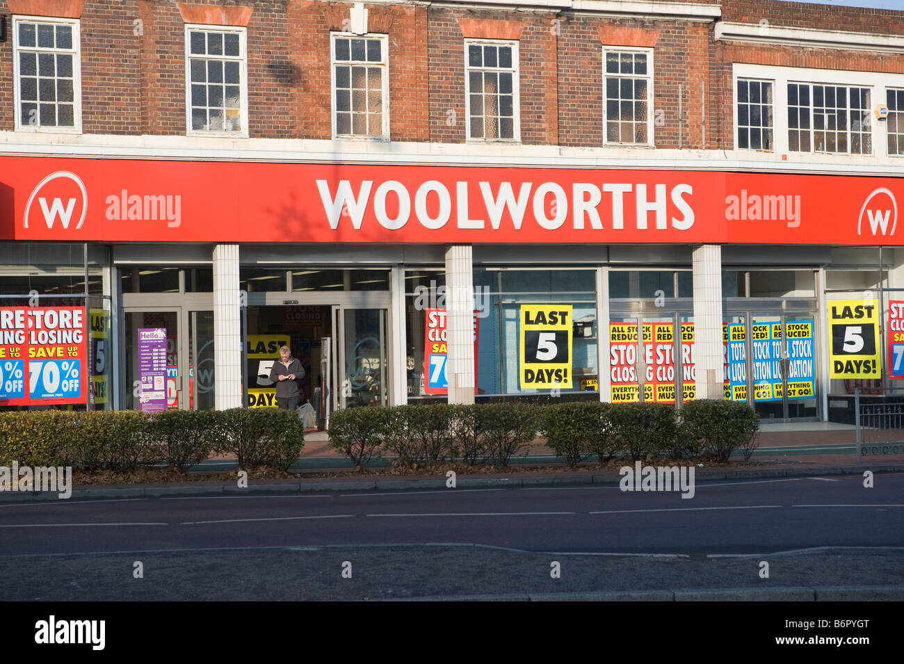 December 2008, London, UK. Woolworths store chain in administration. Image: Woolworths in Morden town centre, south west London Stock Photo