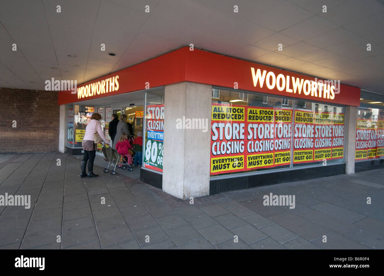 Woolworths in WaltononThames on the day of closing down Stock Photo Alamy