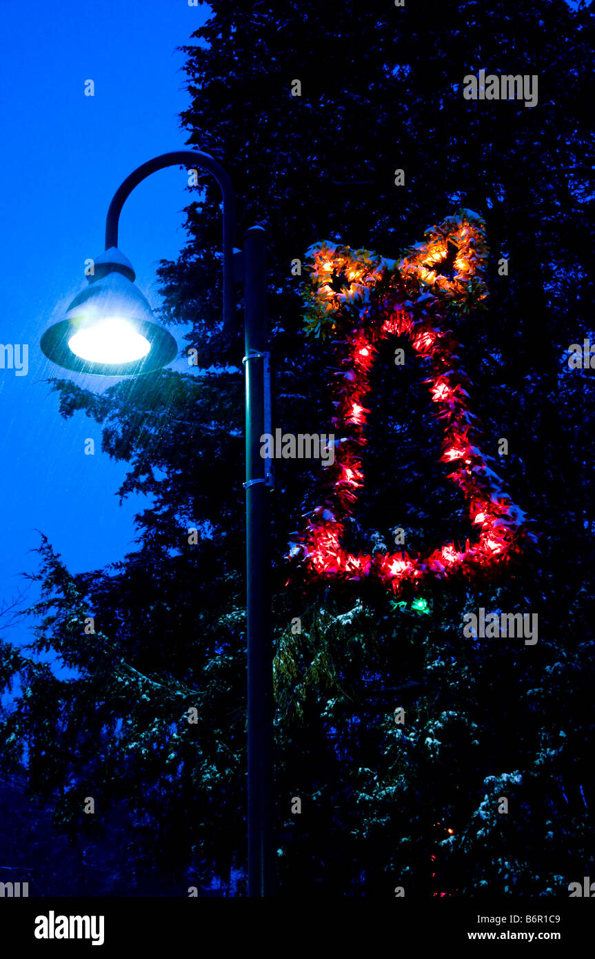 Lamp Post Wreath Stock Photos Lamp Post Wreath Stock Images Alamy