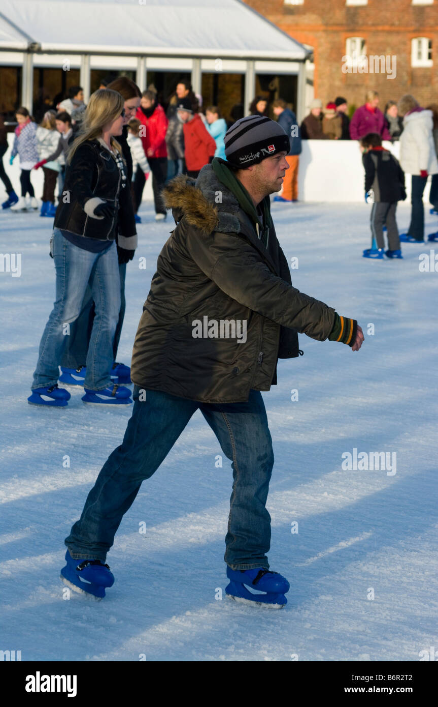 Ice skating rink outdoors hi-res stock photography and images - Alamy