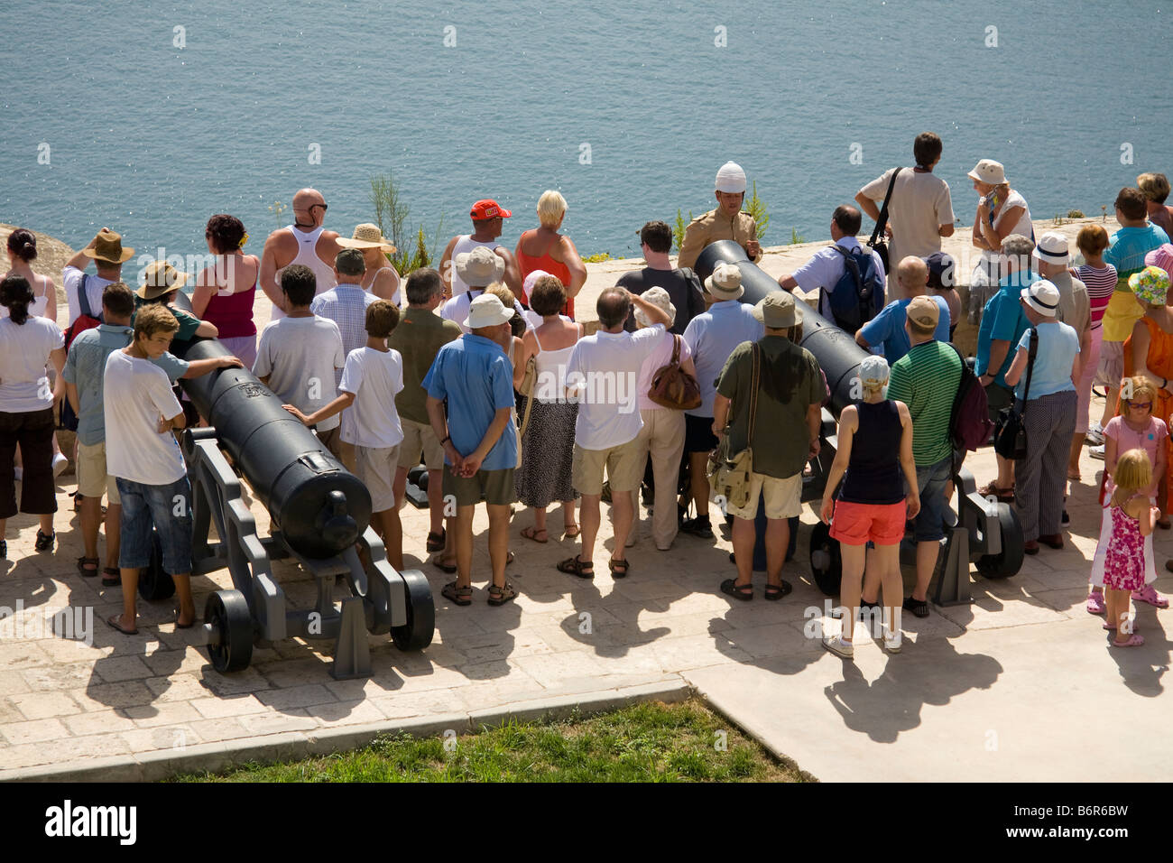 Tourists visiting Saluting Battery, overlooking Grand Harbour, from Upper Barracca Gardens, Valletta, Malta Stock Photo