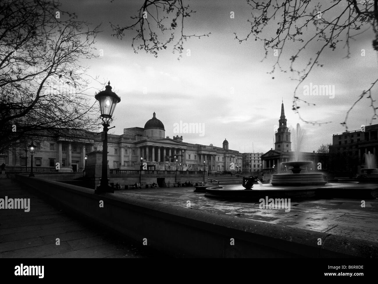 trafalgar square london Stock Photo - Alamy