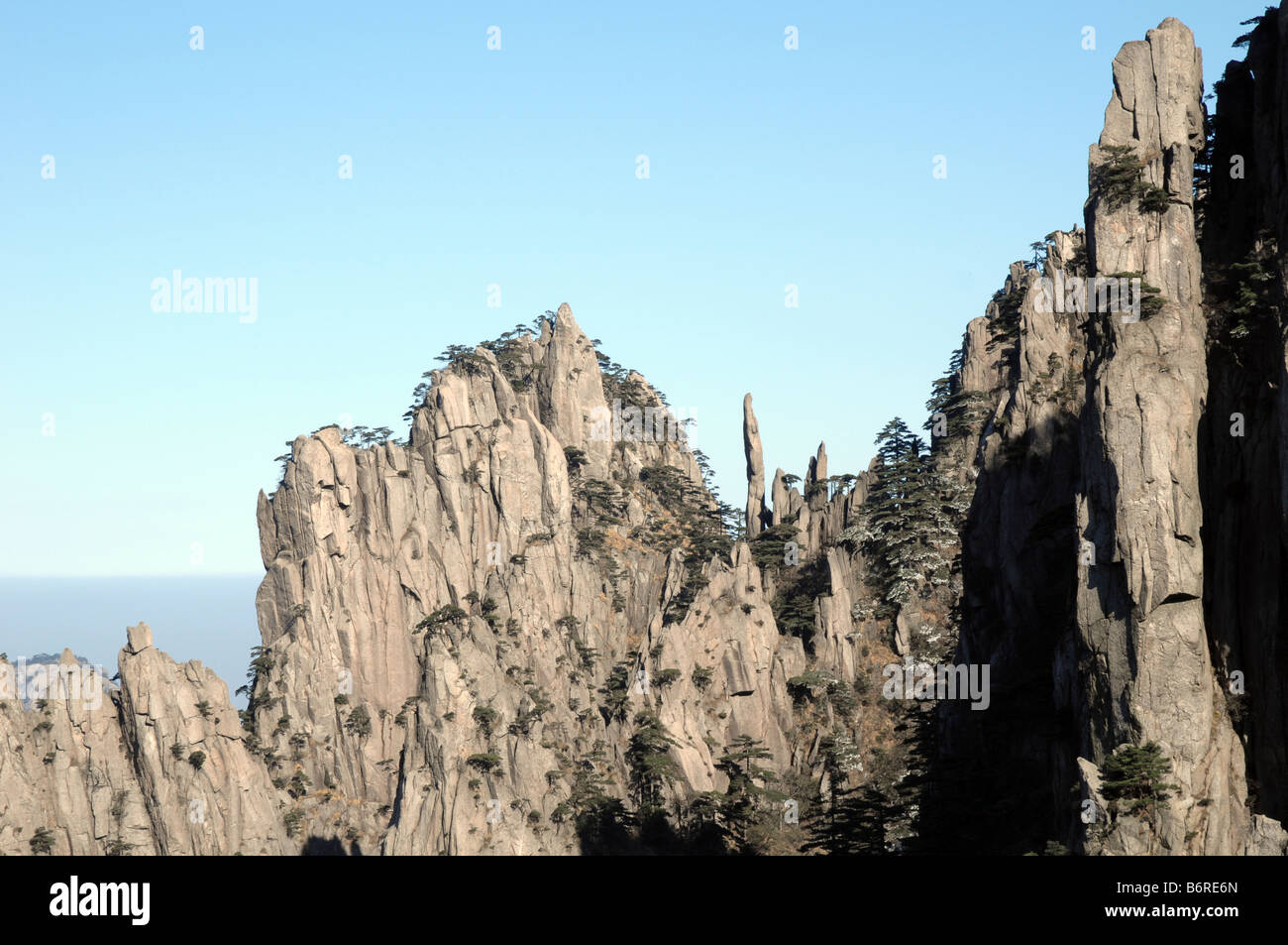 Lower slopes of Fairy Maiden Peak, Huangshan, Yellow Mountain, Anhui, China. Stock Photo