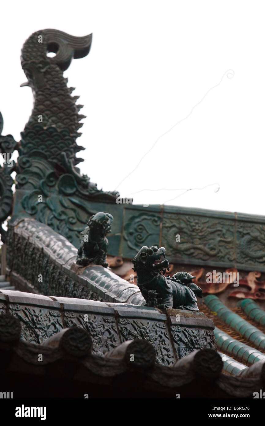 Feng shui dragon chinese temple hi-res stock photography and images - Alamy