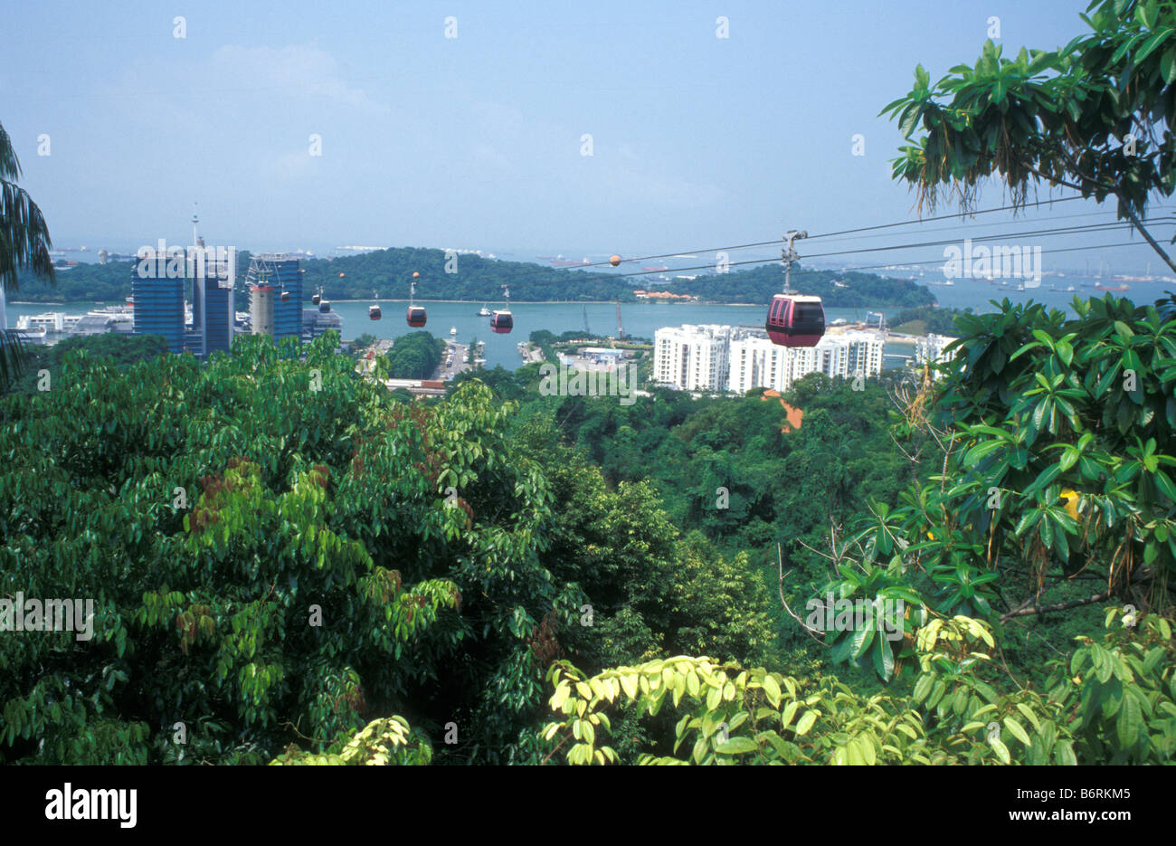 mount faber cable cars to sentosa island singapore Stock Photo Alamy