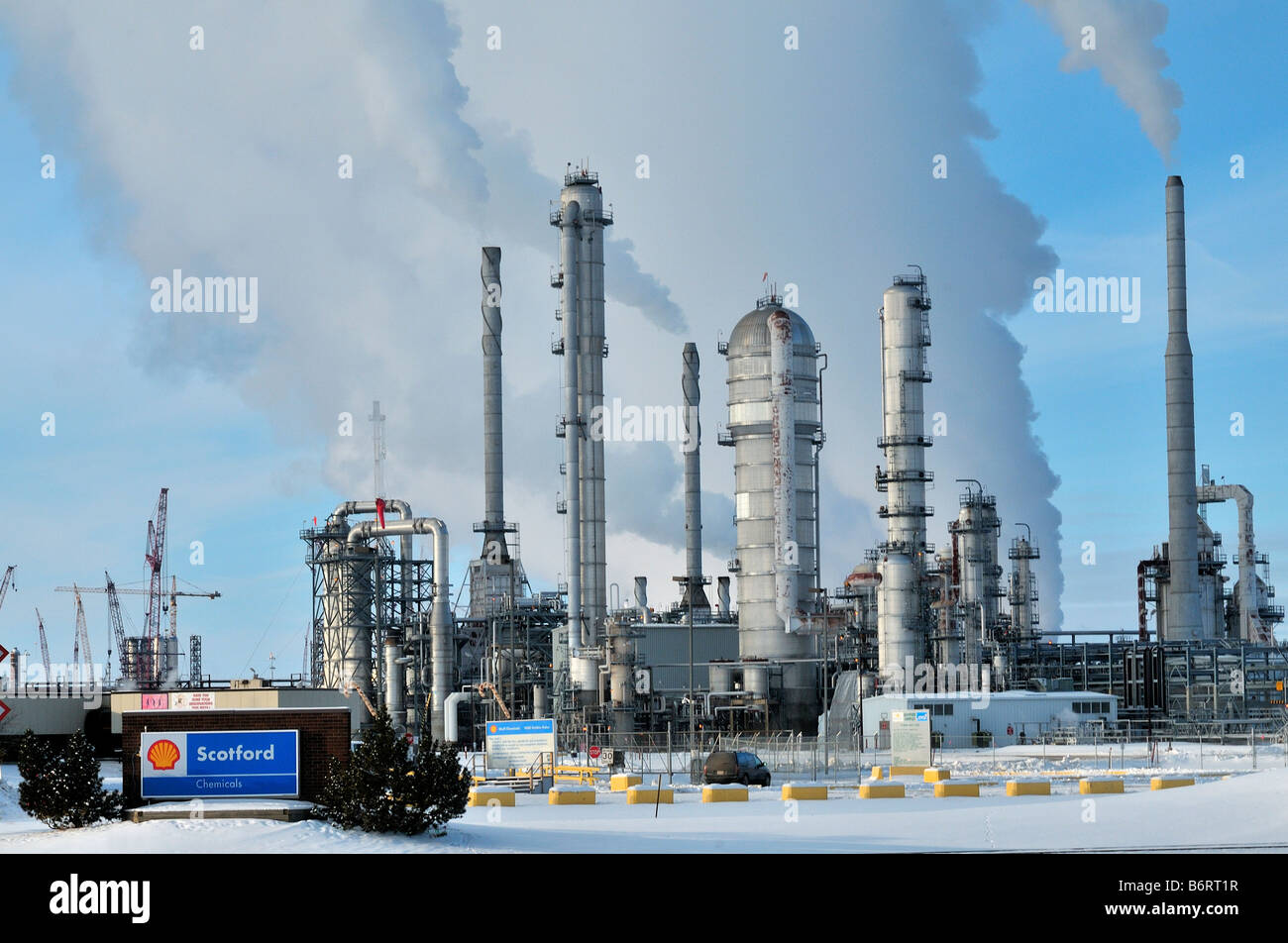 Shell Oil Refinery 0801 Stock Photo - Alamy