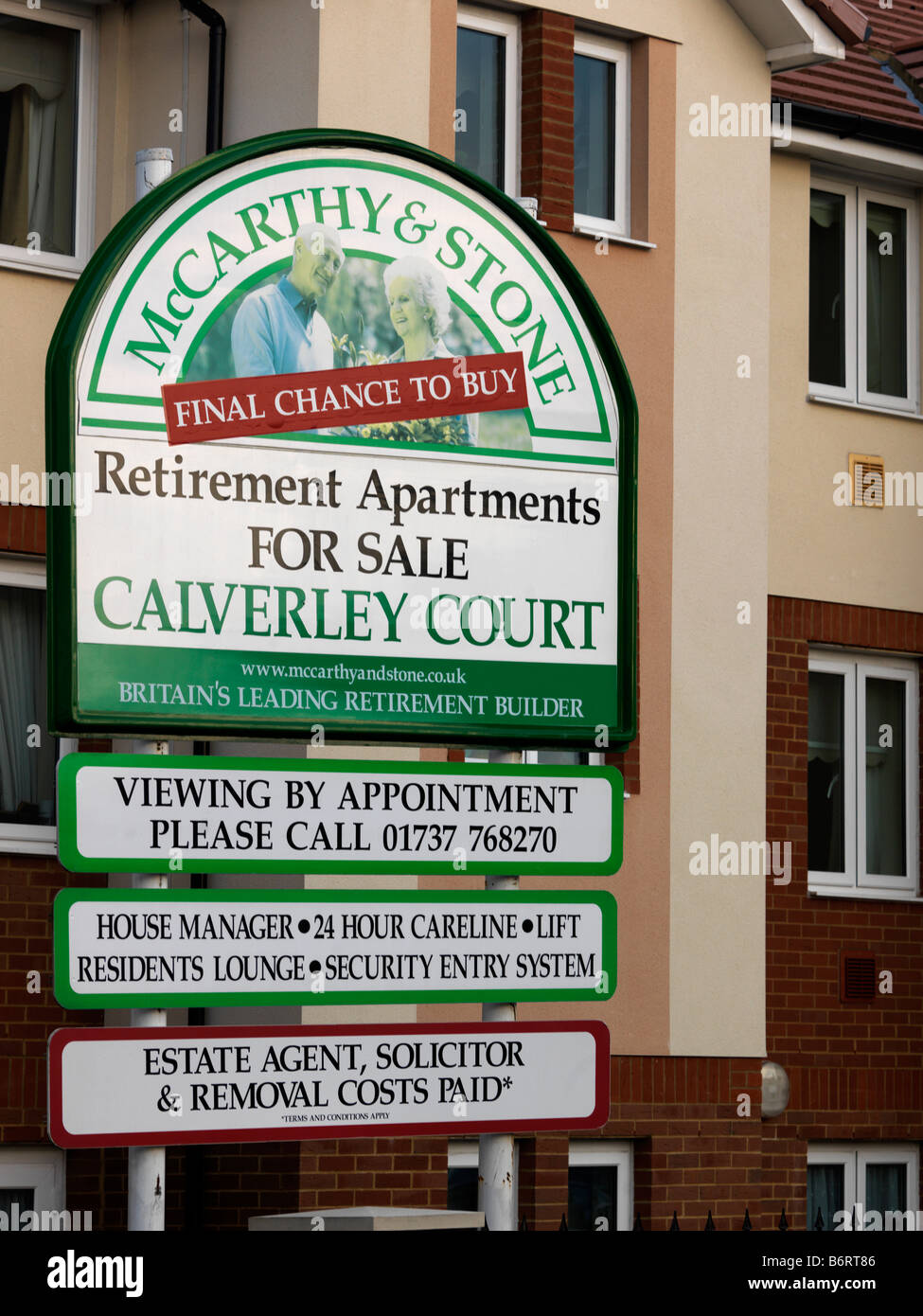 Hoarding Advertising Retirement Flats Stock Photo - Alamy