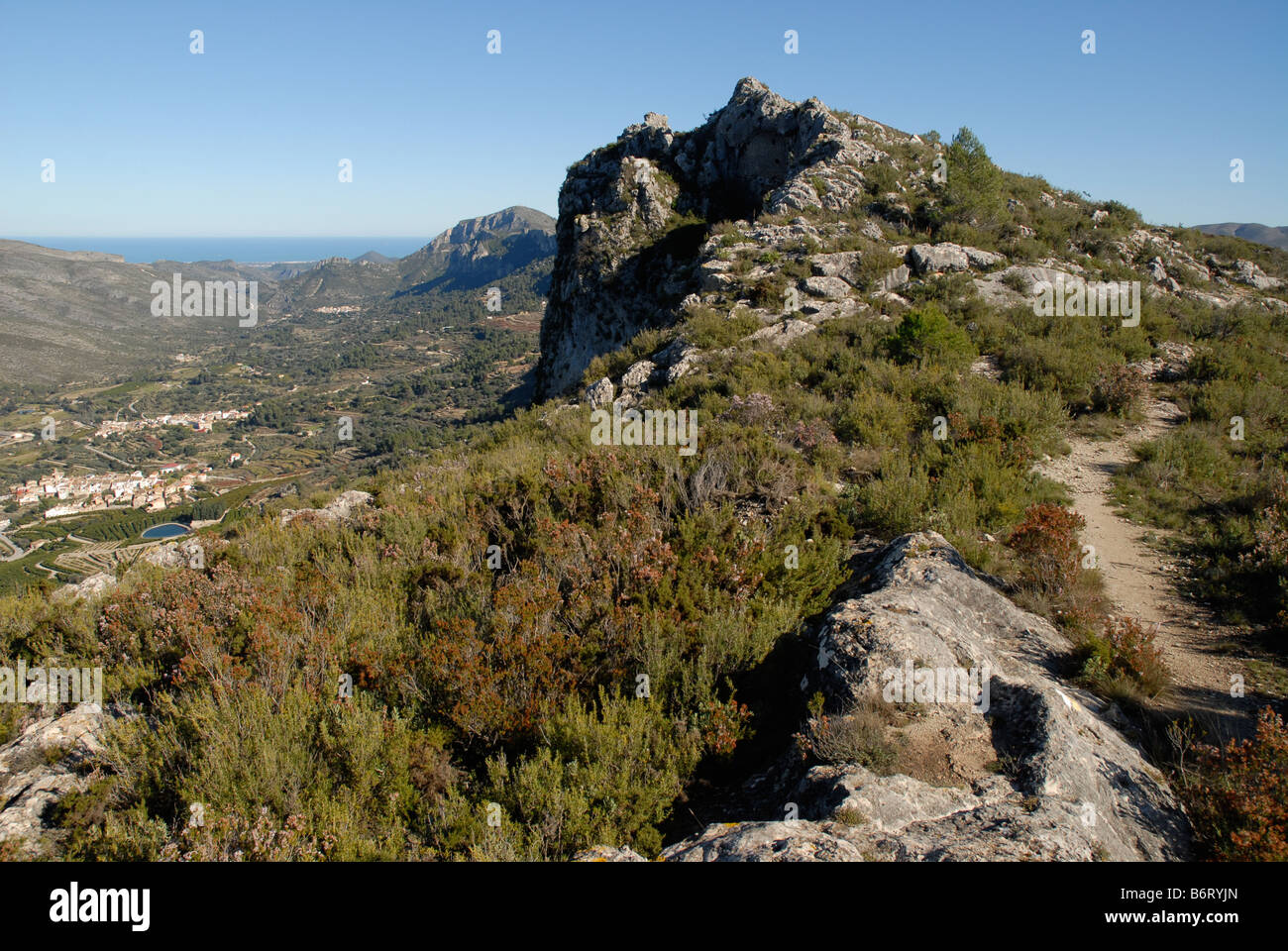 Vall de Gallinera, path & Moorish watch tower in cliff face, Sierra de la Forada, Alicante Province, Comunidad Valenciana, Spain Stock Photo