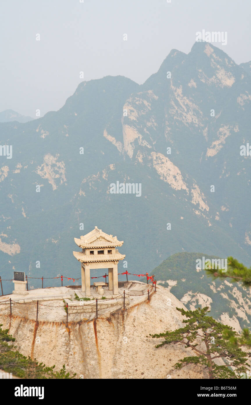 China and pagoda and mountains High Resolution Stock Photography and