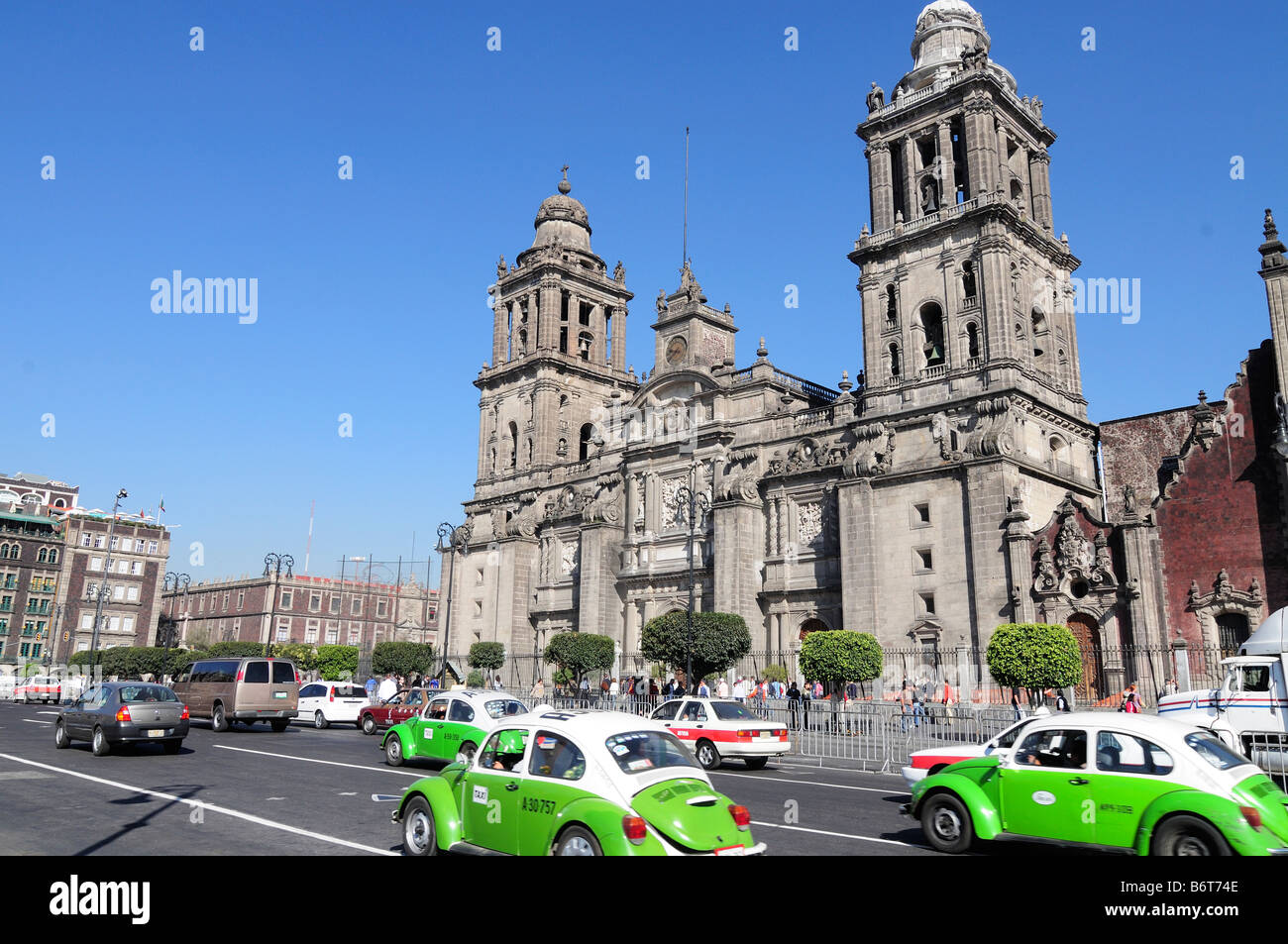 Traffic in front of Catedral Metropolitana on Zocalo, Mexico City Stock Photo