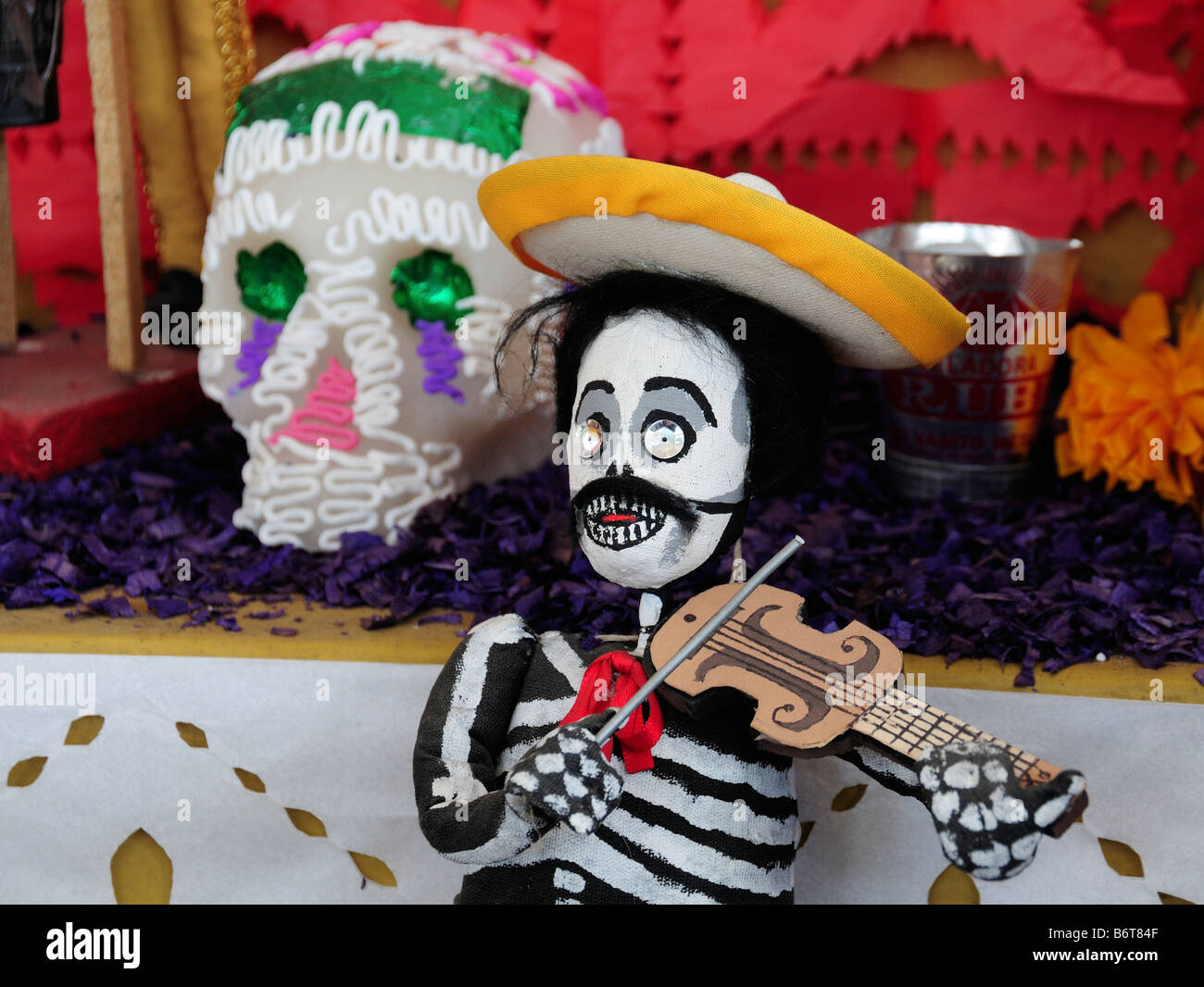 Skulls and skeleton figures to mark Day of the Dead, Mexico Stock Photo