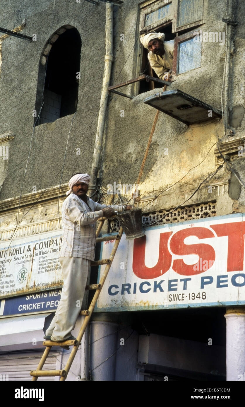 Two construction workers in Delhi, India Stock Photo Alamy