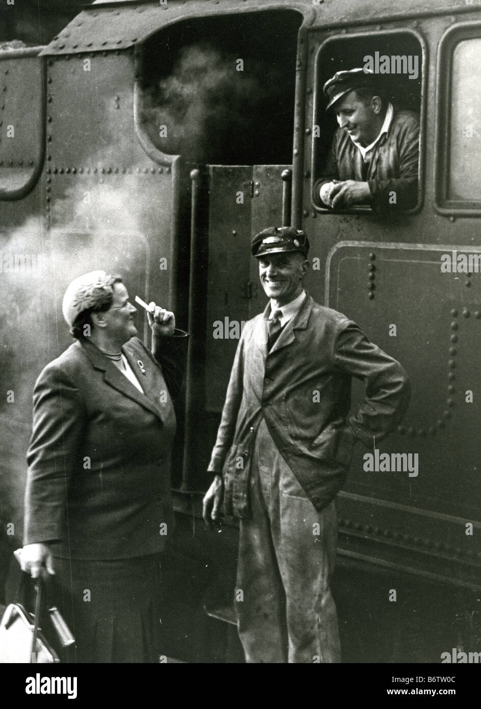 BESSIE BRADDOCK  Labour MP for  Liverpool Exchange in catching a train to London in 1955 Stock Photo