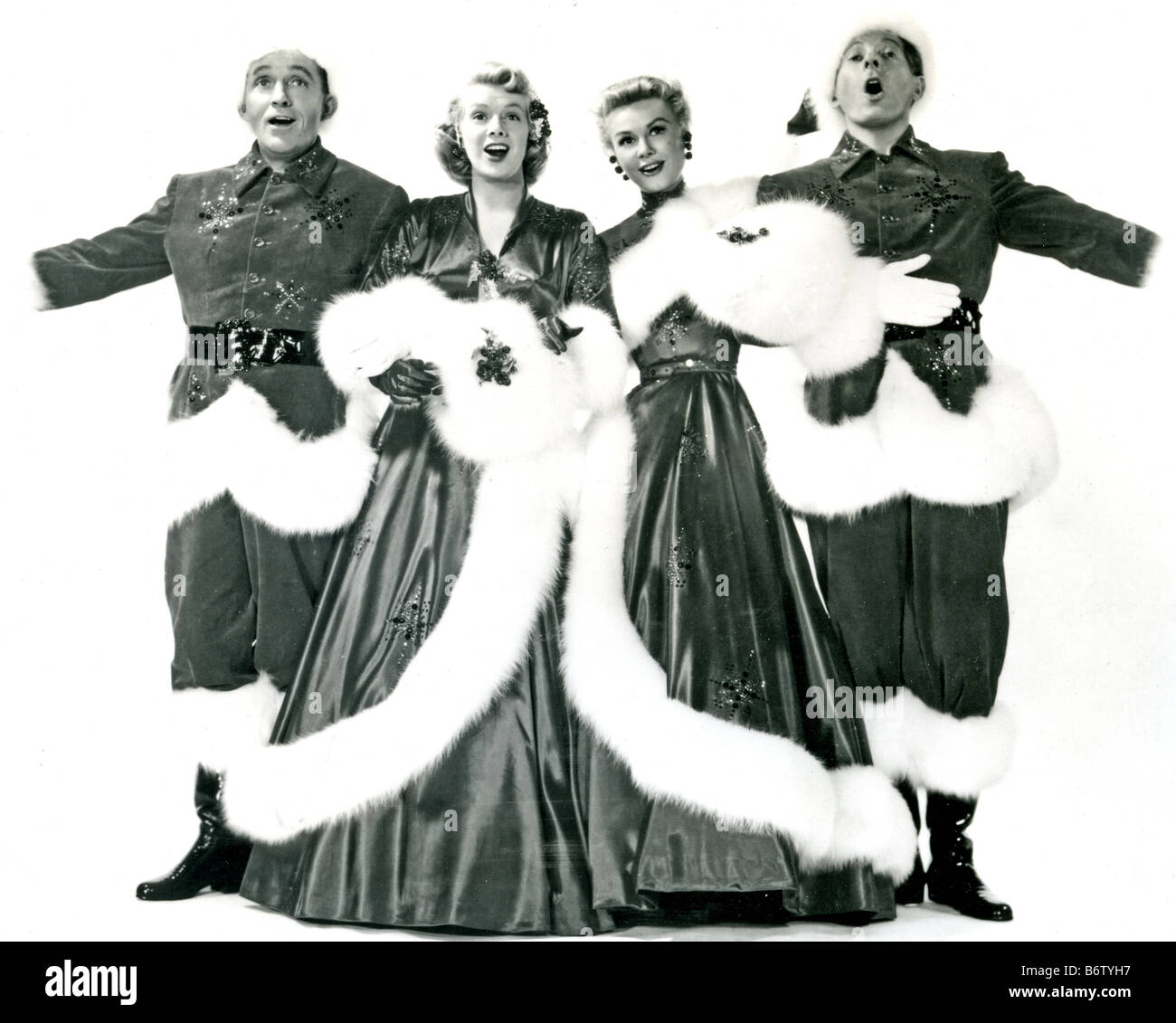 WHITE CHRISTMAS  1954 Paramount film with from left Bing Crosby, Rosemary Clooney, Vera-Ellen and Danny Kaye Stock Photo