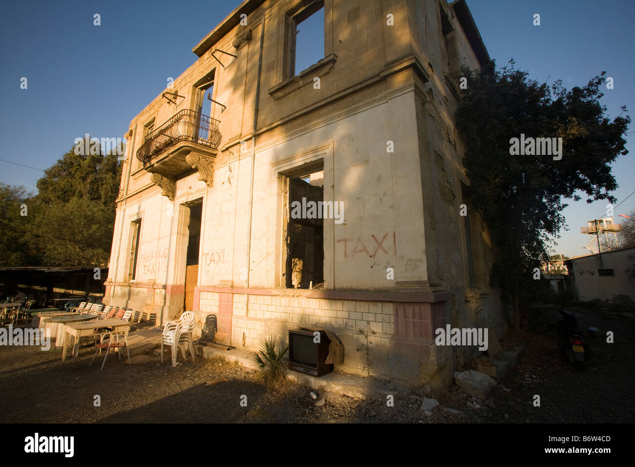 nicosia cyprus the green line Stock Photo Alamy