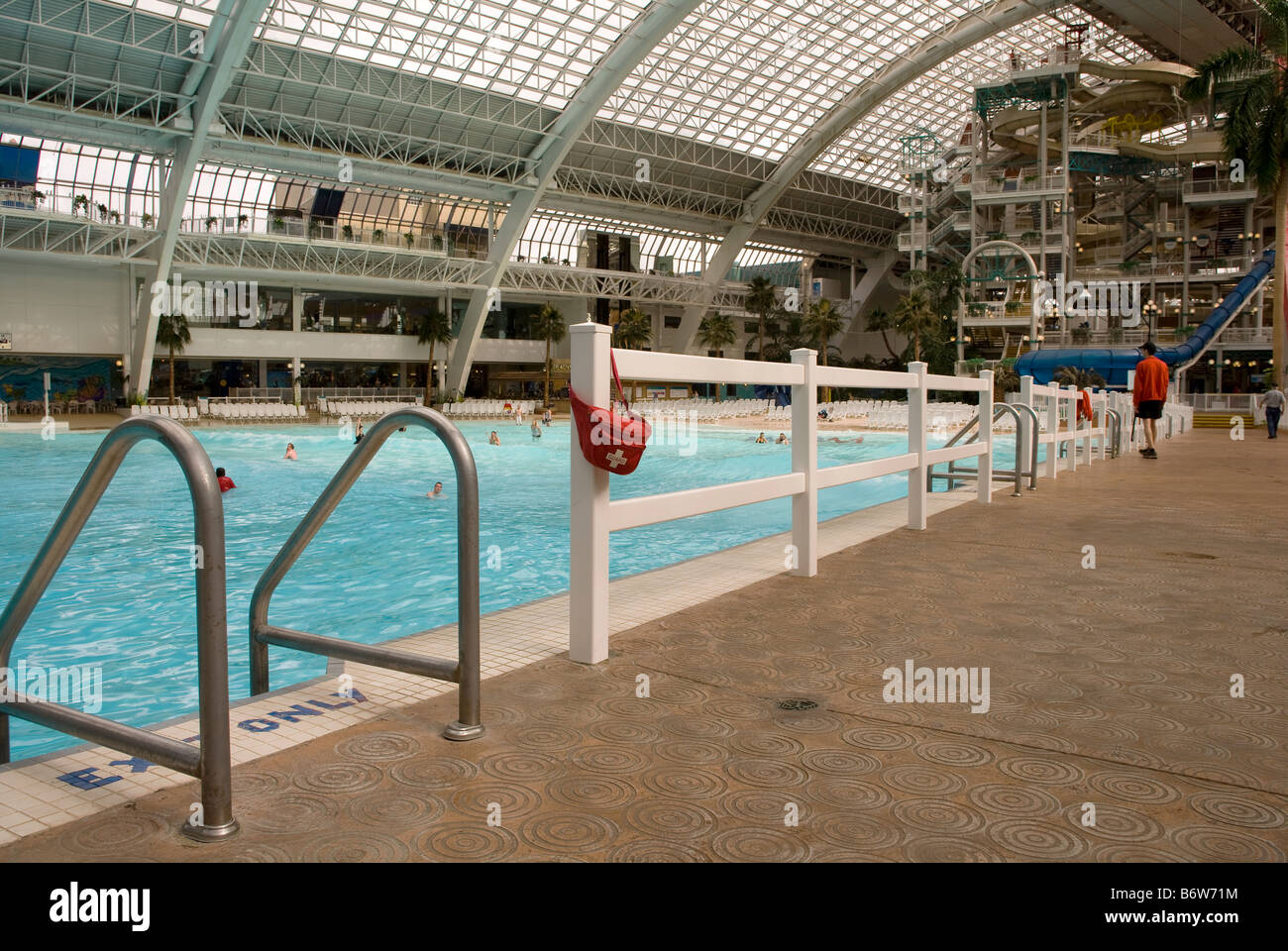 West Edmonton Mall Pool High Resolution Stock Photography And Images Alamy
