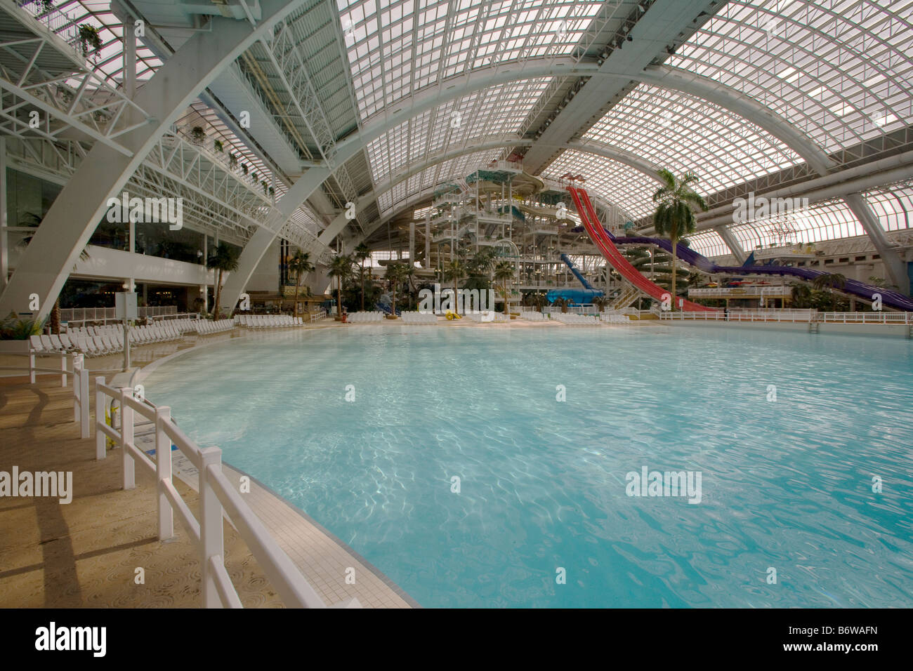 West edmonton mall pool hi-res stock photography and images - Alamy