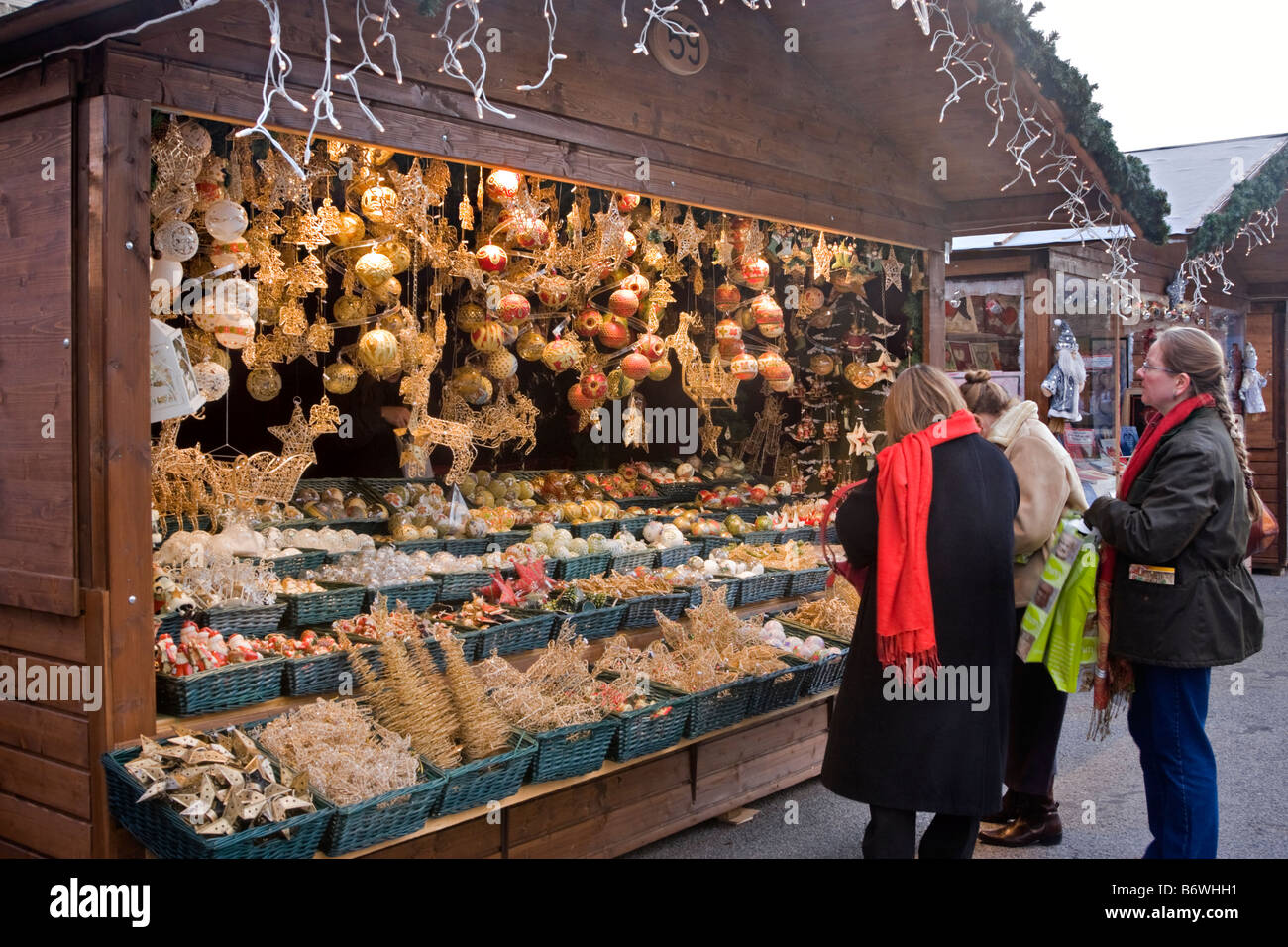 Kiosk selling Christmas decorations at the Christmas market in Maria