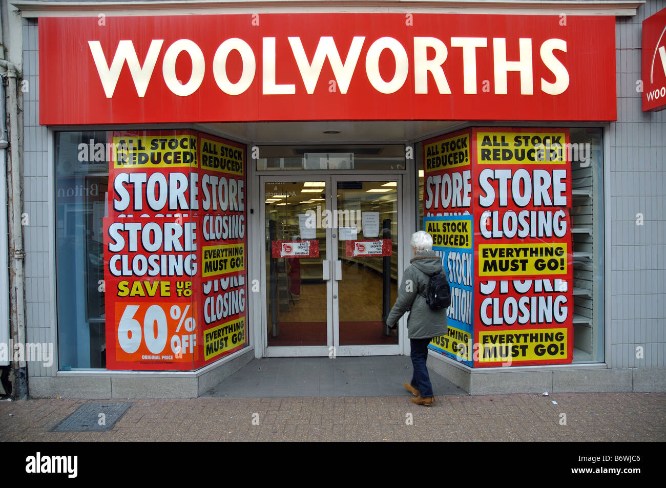 Woolworths Store Closing, Empty Hight Street Shop, Newport, Isle of Wight, England, UK, GB. Stock Photo