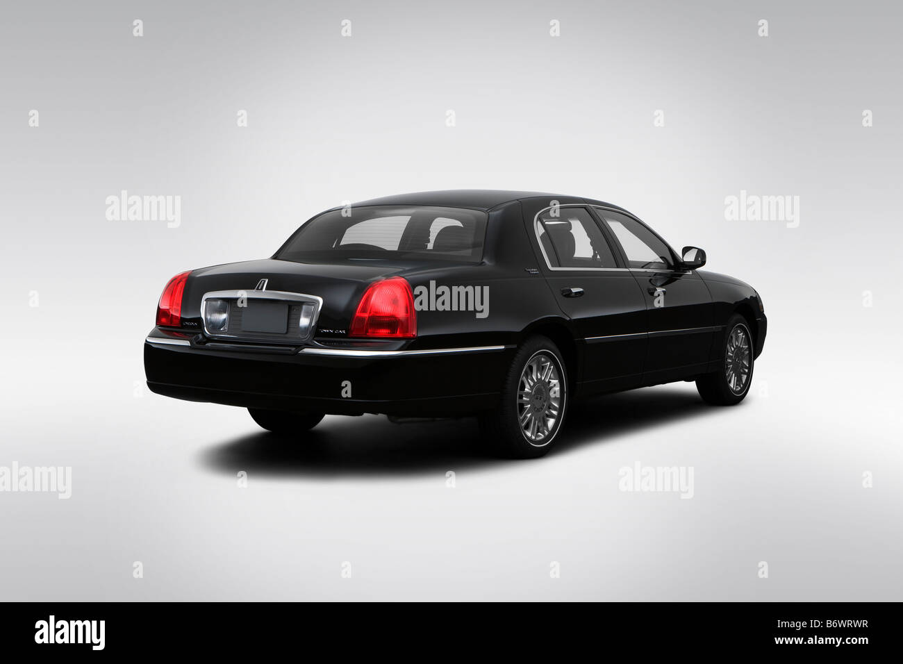 2009 Lincoln Town Car Limited in Black - Rear angle view Stock Photo - Alamy, image size:1300x956