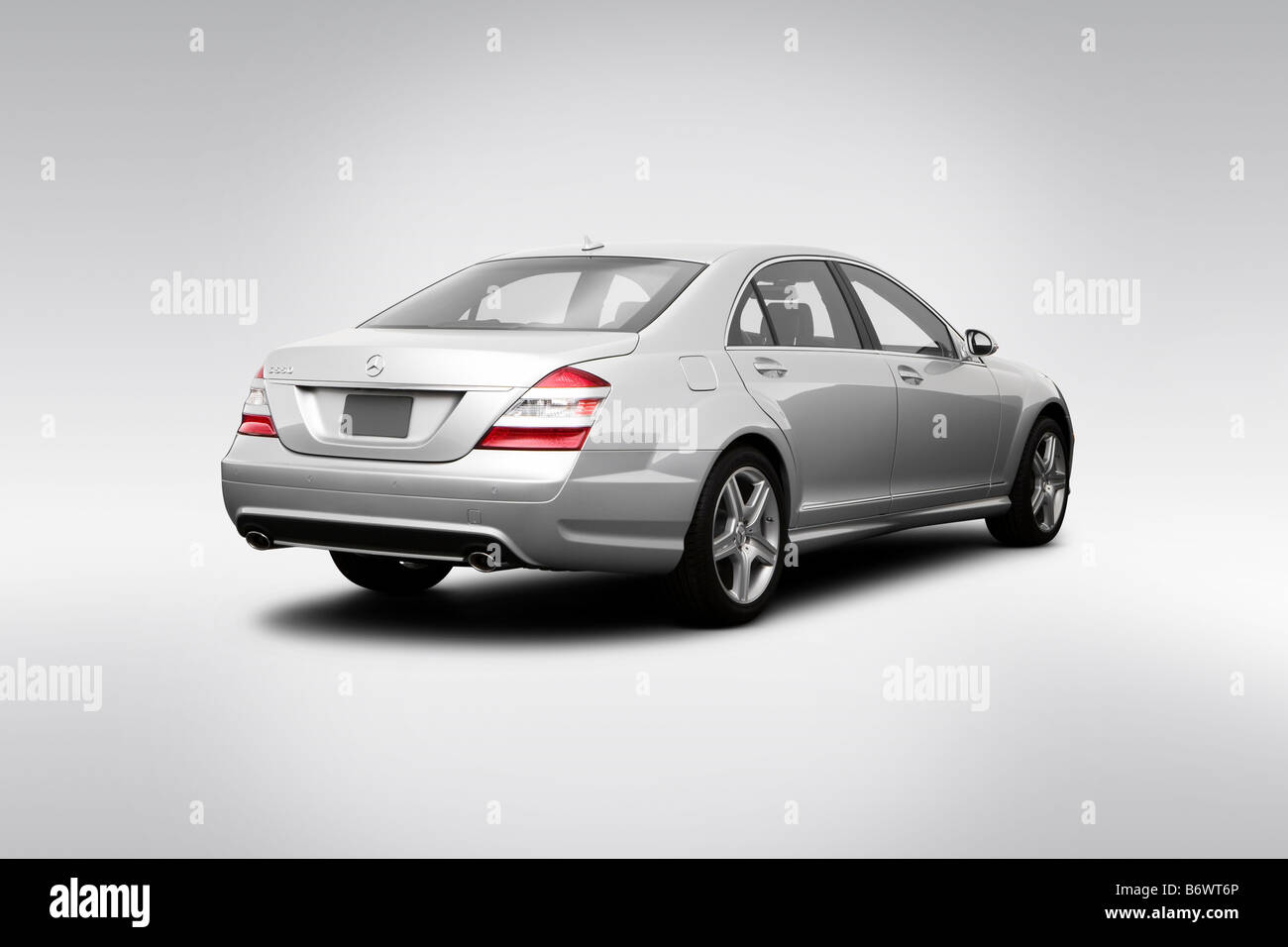 09 Mercedes Benz S Class S550 In Silver Rear Angle View Stock Photo Alamy