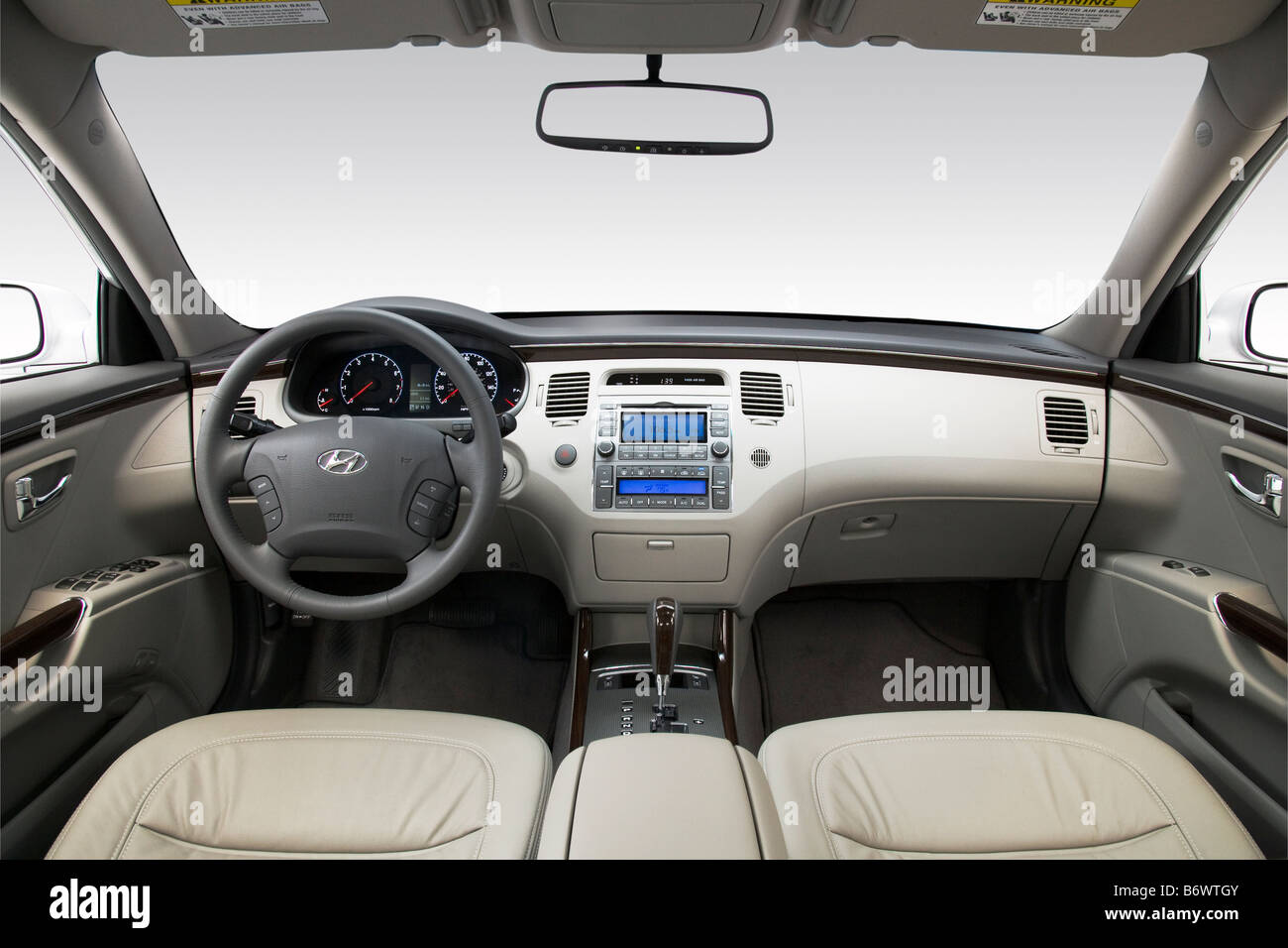 2009 Hyundai Azera GLS in Silver - Dashboard, center console, gear ...