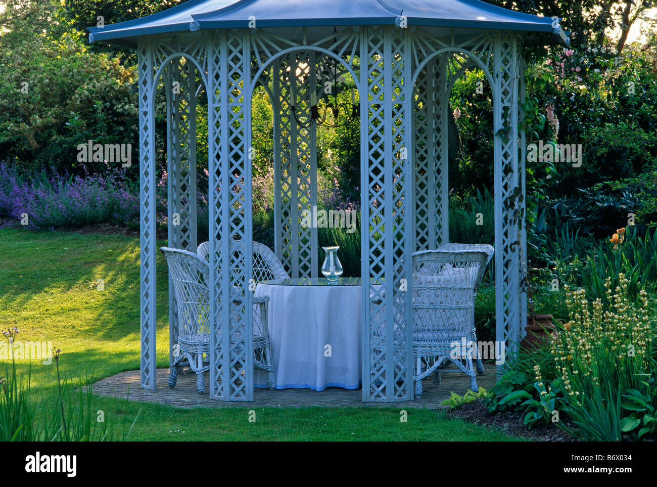 Old place farm kent gazebo hires stock photography and images Alamy