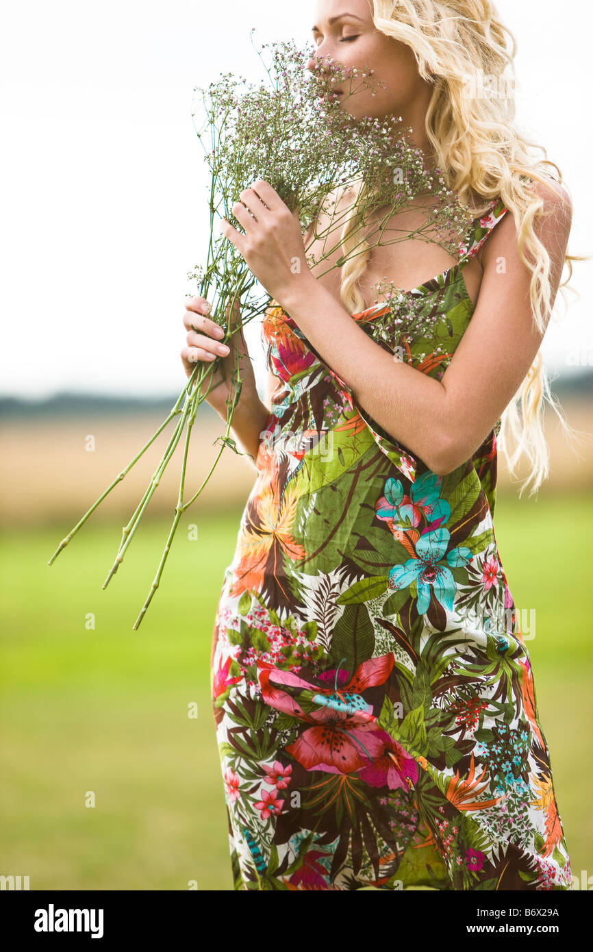 Young woman holding bunch of flowers Stock Photo - Alamy