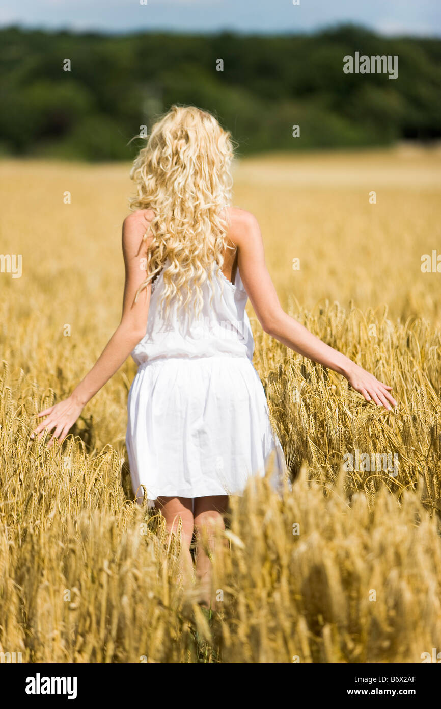 Young woman in wheat field Stock Photo - Alamy