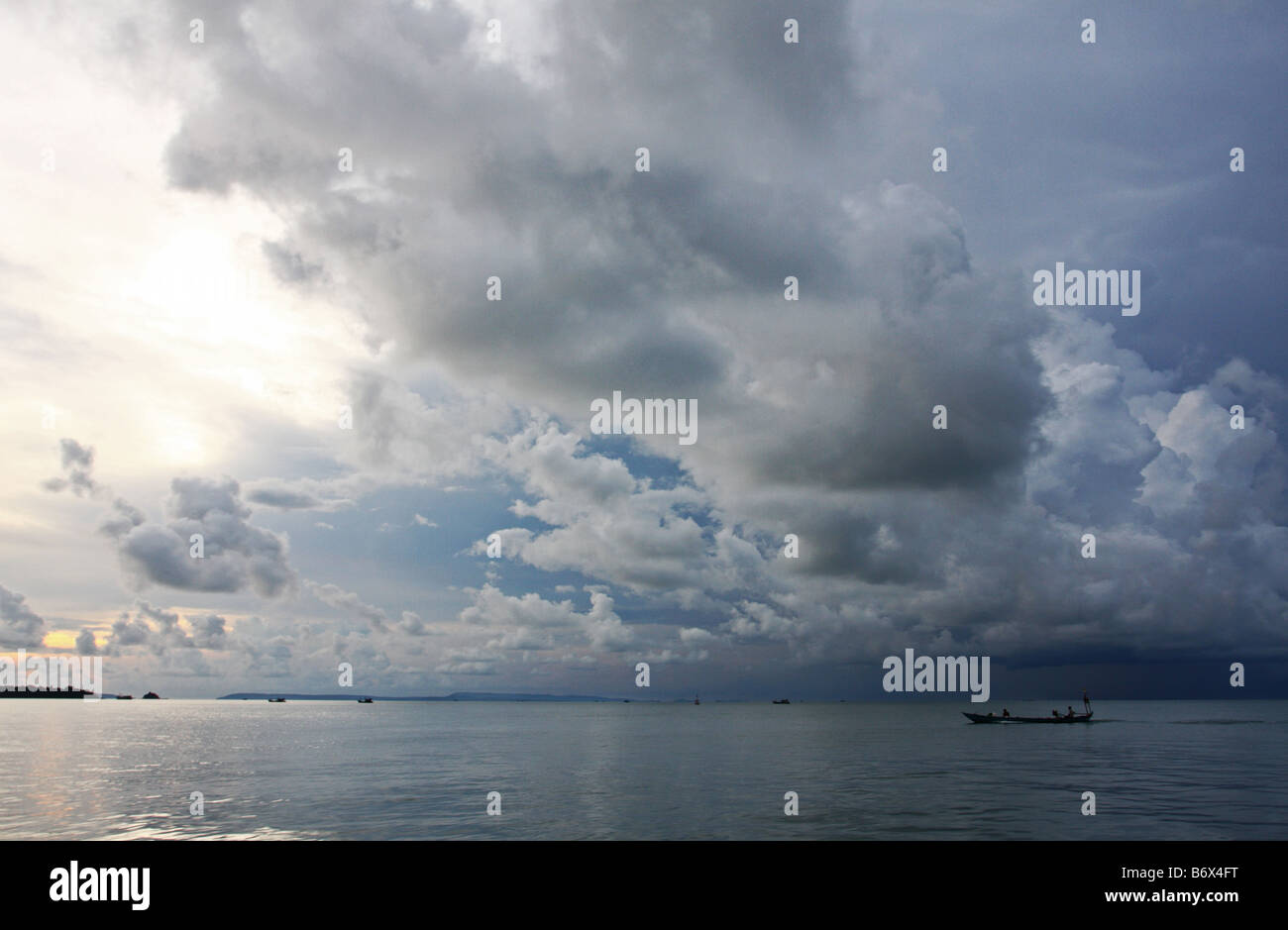 Stunning shots of thunder and clouds Stunning shots of thunder and clouds