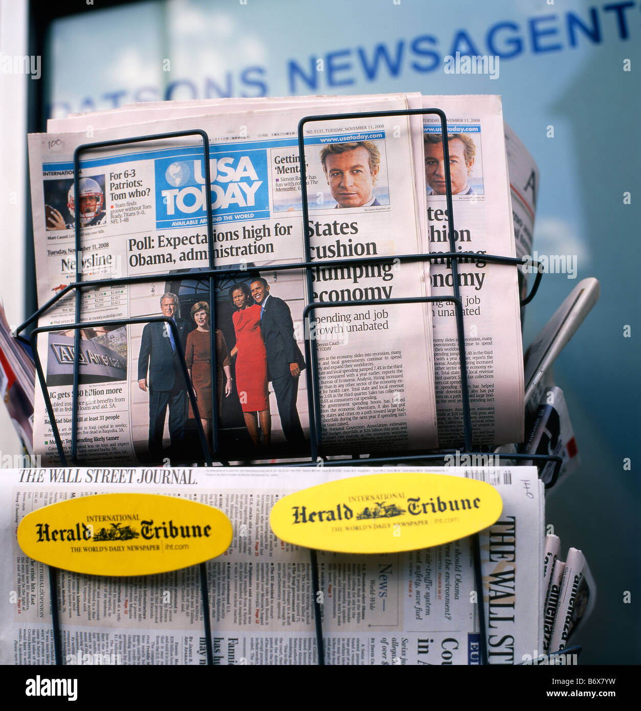 Barack Obama and George Bush and wives on the front page of USA Today newspaper at newsagent in London, UK   KATHY DEWITT Stock Photo