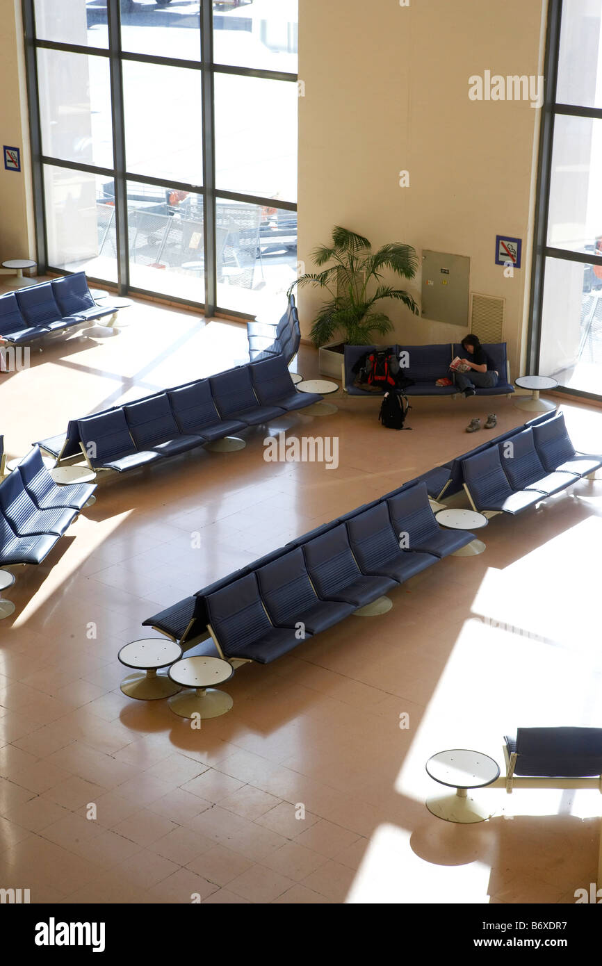 Airport cancel hi-res stock photography and images - Alamy