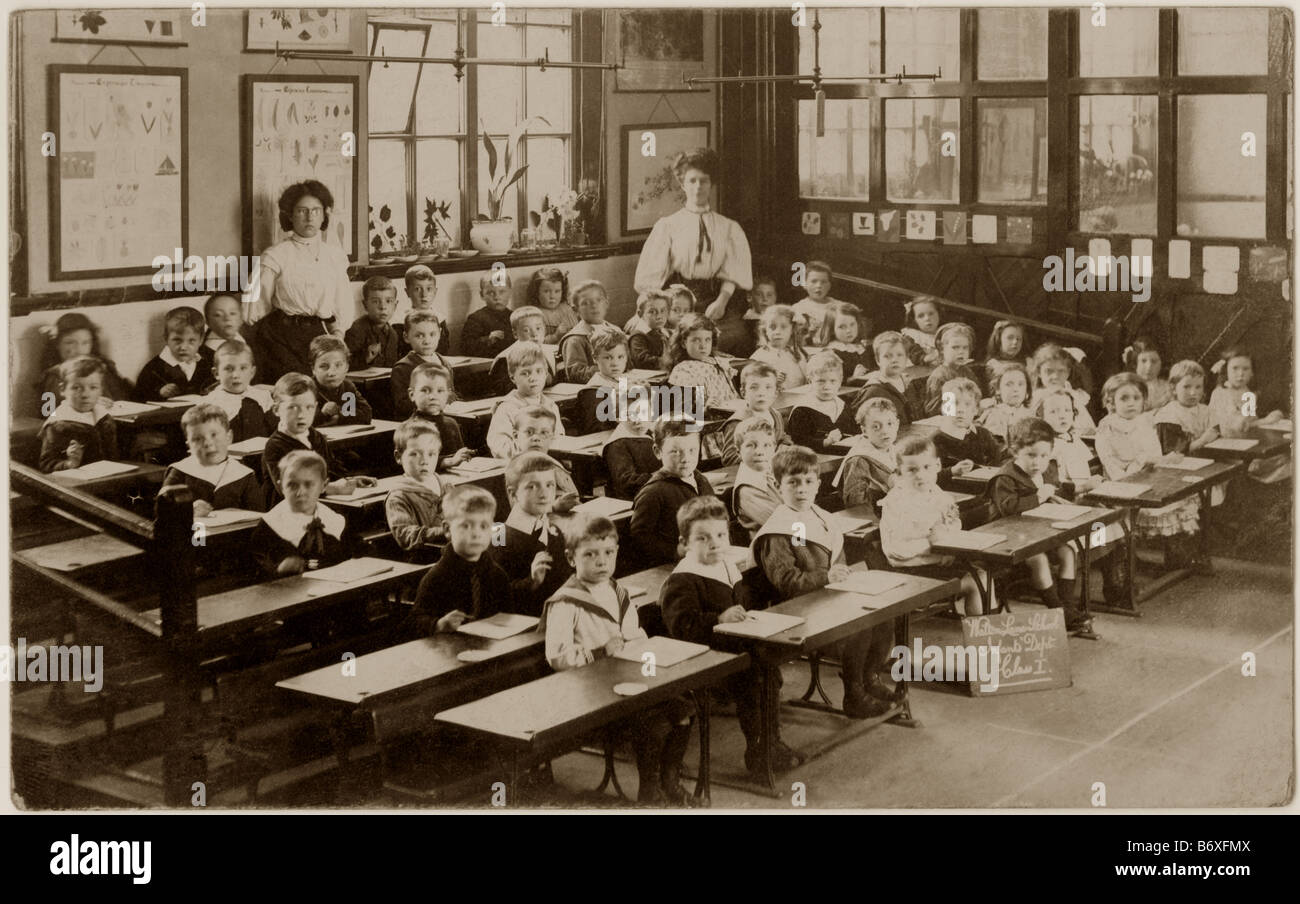 Edwardian infant children in classroom circa 1910 -Waltons Lane Stock ...